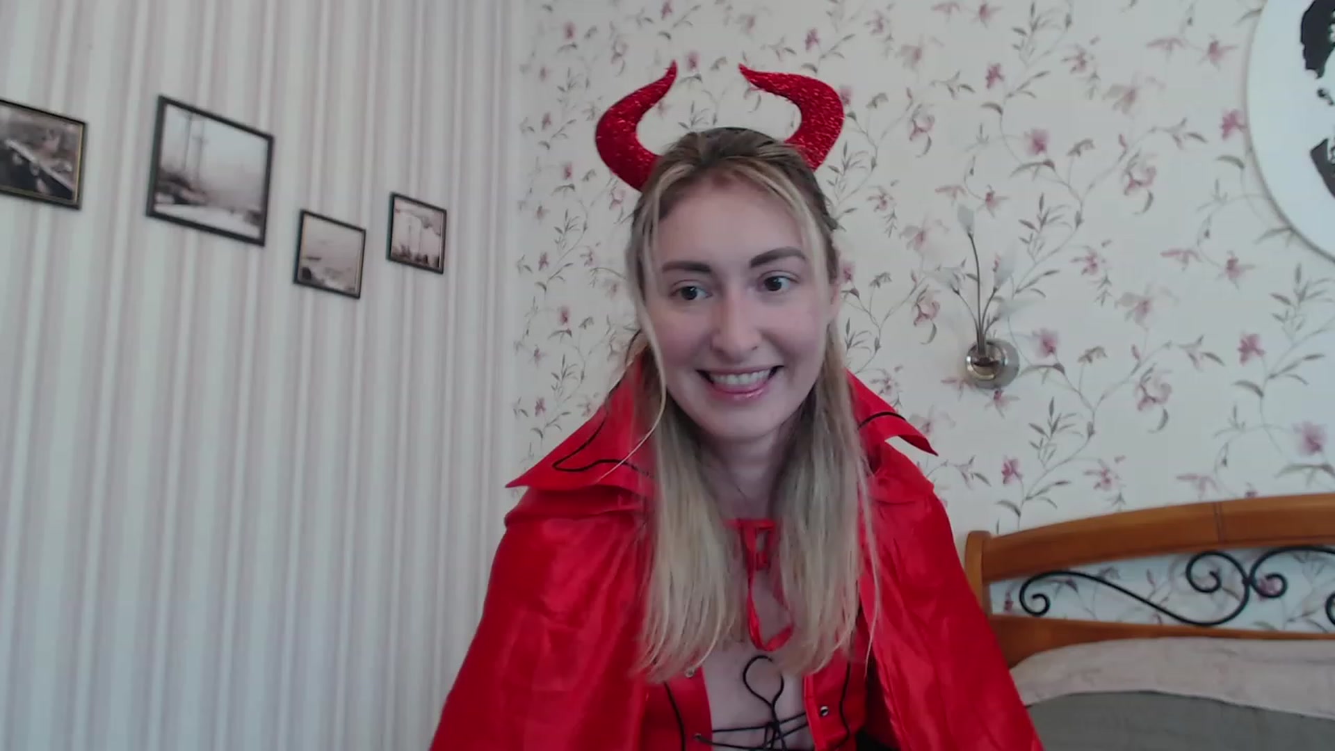 Gallery image thumbnail from Veronica_4u's myfreecams stream on, 06/13/2023, 15:13 image 10 of 20
