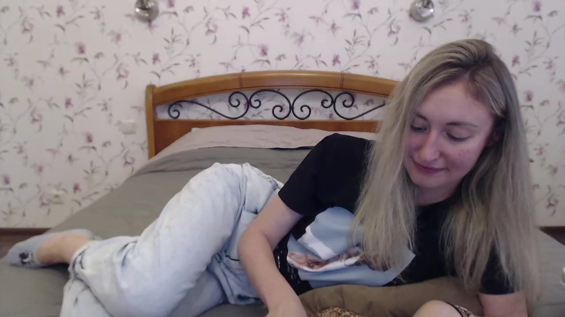 Gallery image thumbnail from Veronica_4u's myfreecams stream on, 06/27/2023, 17:43 image 12 of 20