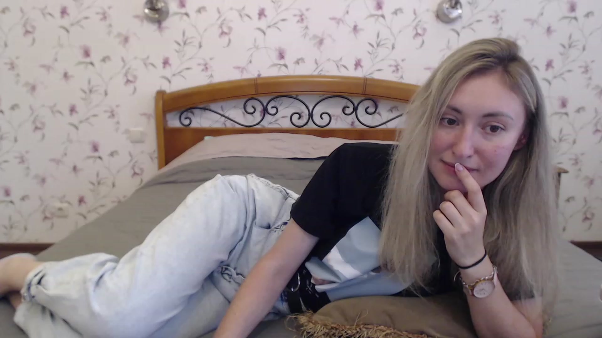 Gallery image thumbnail from Veronica_4u's myfreecams stream on, 06/27/2023, 17:43 image 5 of 20
