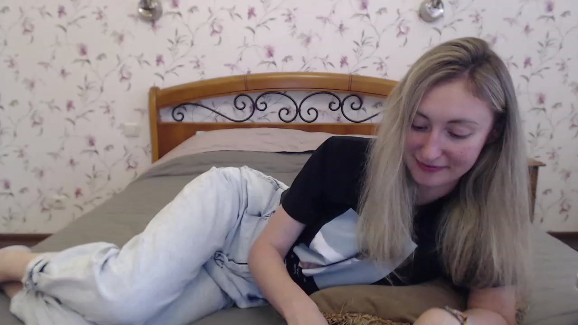 Gallery image thumbnail from Veronica_4u's myfreecams stream on, 06/27/2023, 17:43 image 6 of 20