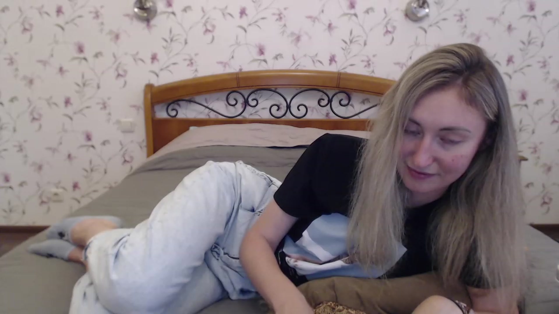 Gallery image thumbnail from Veronica_4u's myfreecams stream on, 06/27/2023, 17:43 image 10 of 20