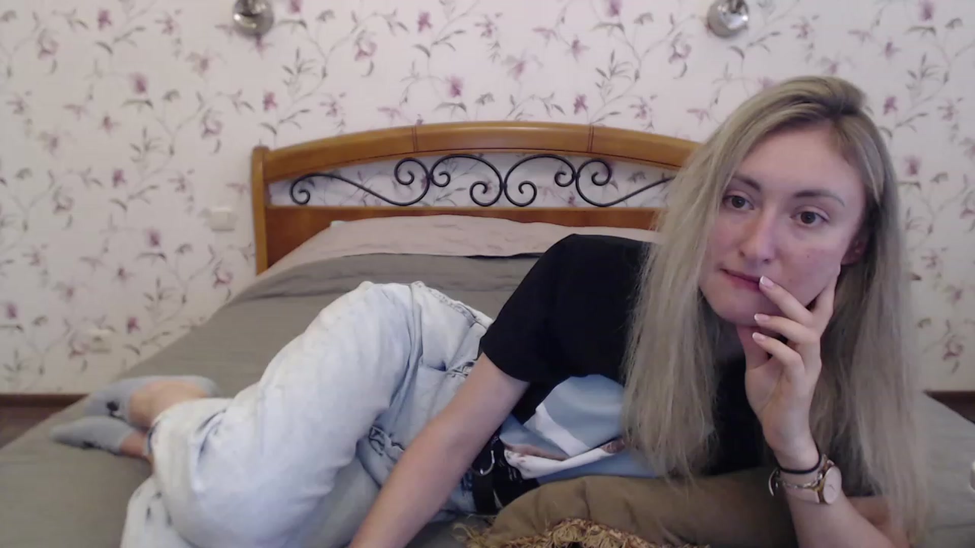 Gallery image thumbnail from Veronica_4u's myfreecams stream on, 06/27/2023, 17:43 image 9 of 20