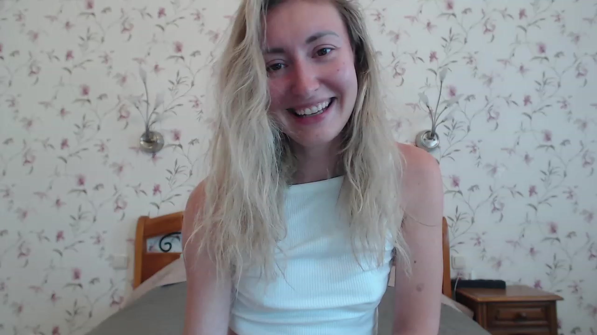 Gallery image thumbnail from Veronica_4u's myfreecams stream on, 07/08/2023, 12:12 image 7 of 20