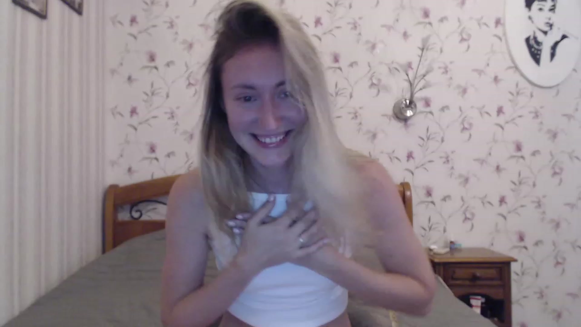 Gallery image thumbnail from Veronica_4u's myfreecams stream on, 08/17/2023, 17:18 image 6 of 20