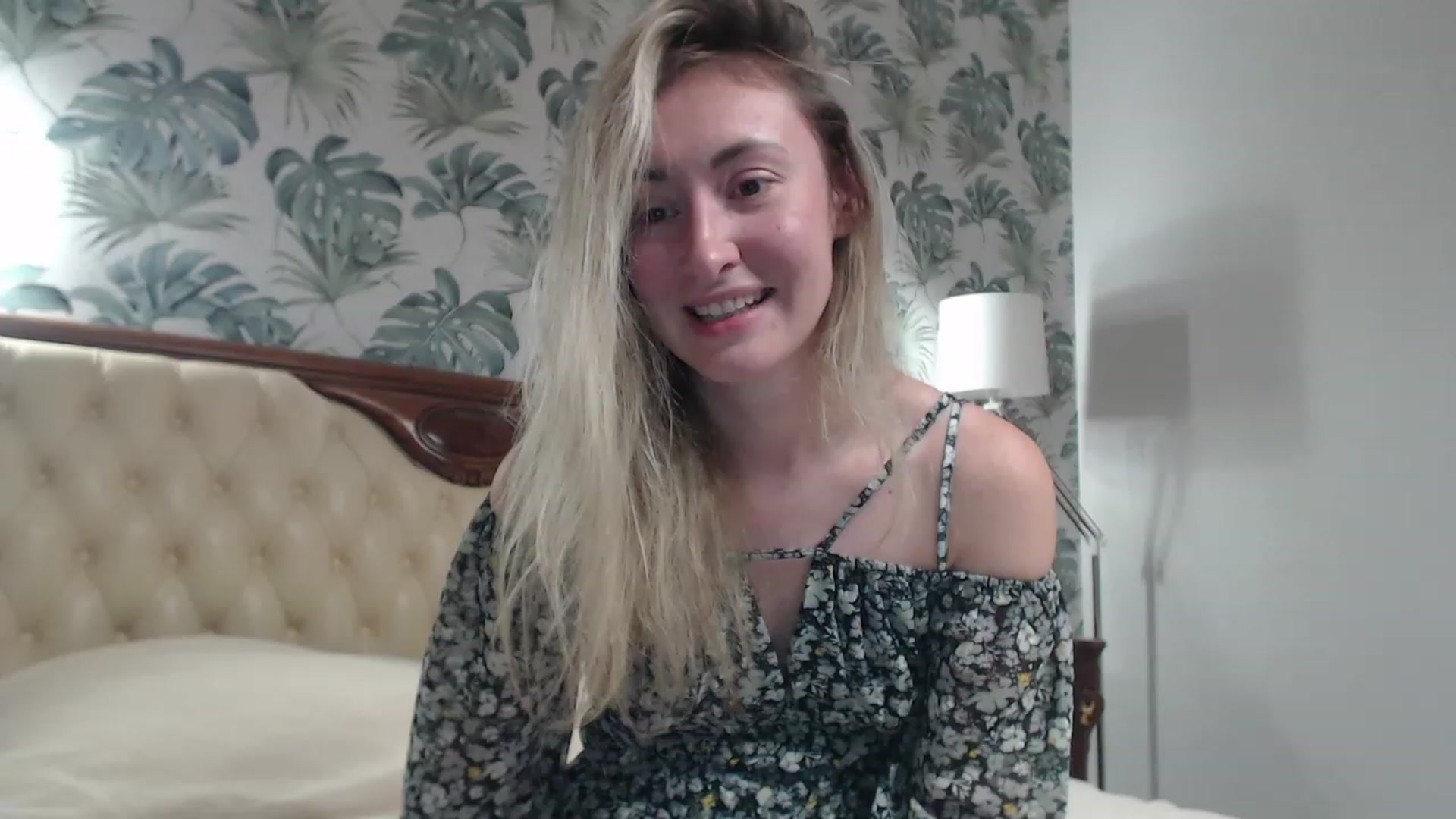 Gallery image thumbnail from Veronica_4u's myfreecams stream on, 09/20/2023, 18:14 image 10 of 20