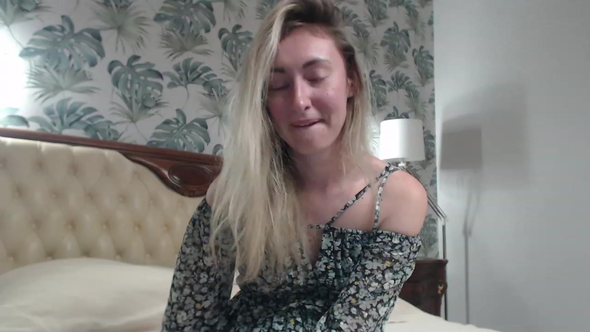 Gallery image thumbnail from Veronica_4u's myfreecams stream on, 09/20/2023, 18:14 image 7 of 20