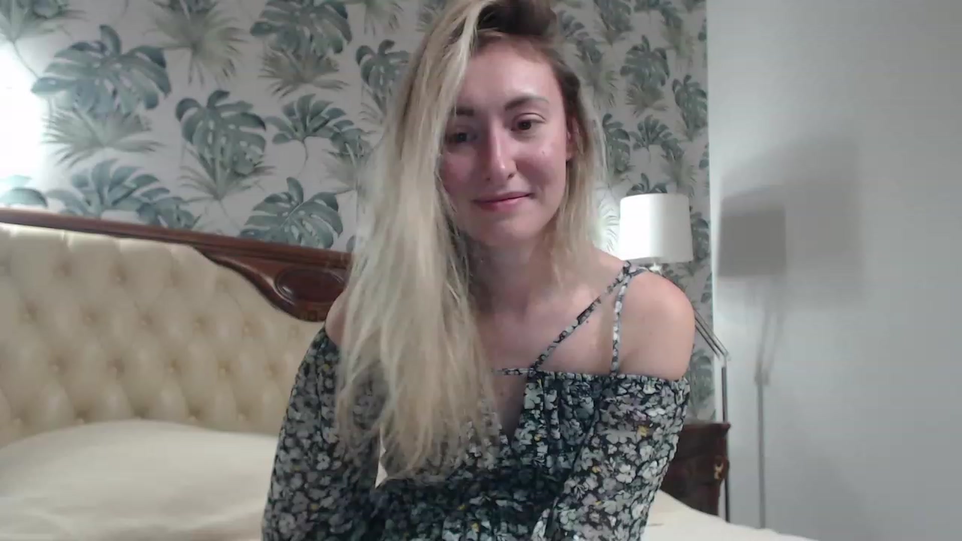 Gallery image thumbnail from Veronica_4u's myfreecams stream on, 09/20/2023, 18:14 image 6 of 20