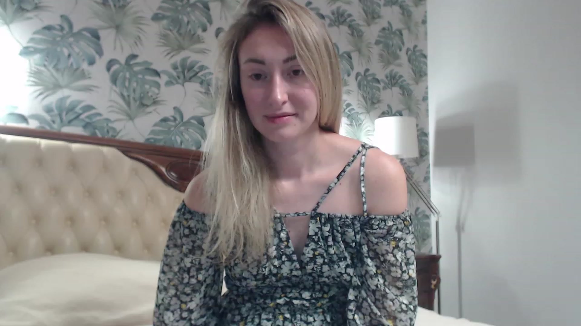 Gallery image thumbnail from Veronica_4u's myfreecams stream on, 09/20/2023, 18:14 image 4 of 20