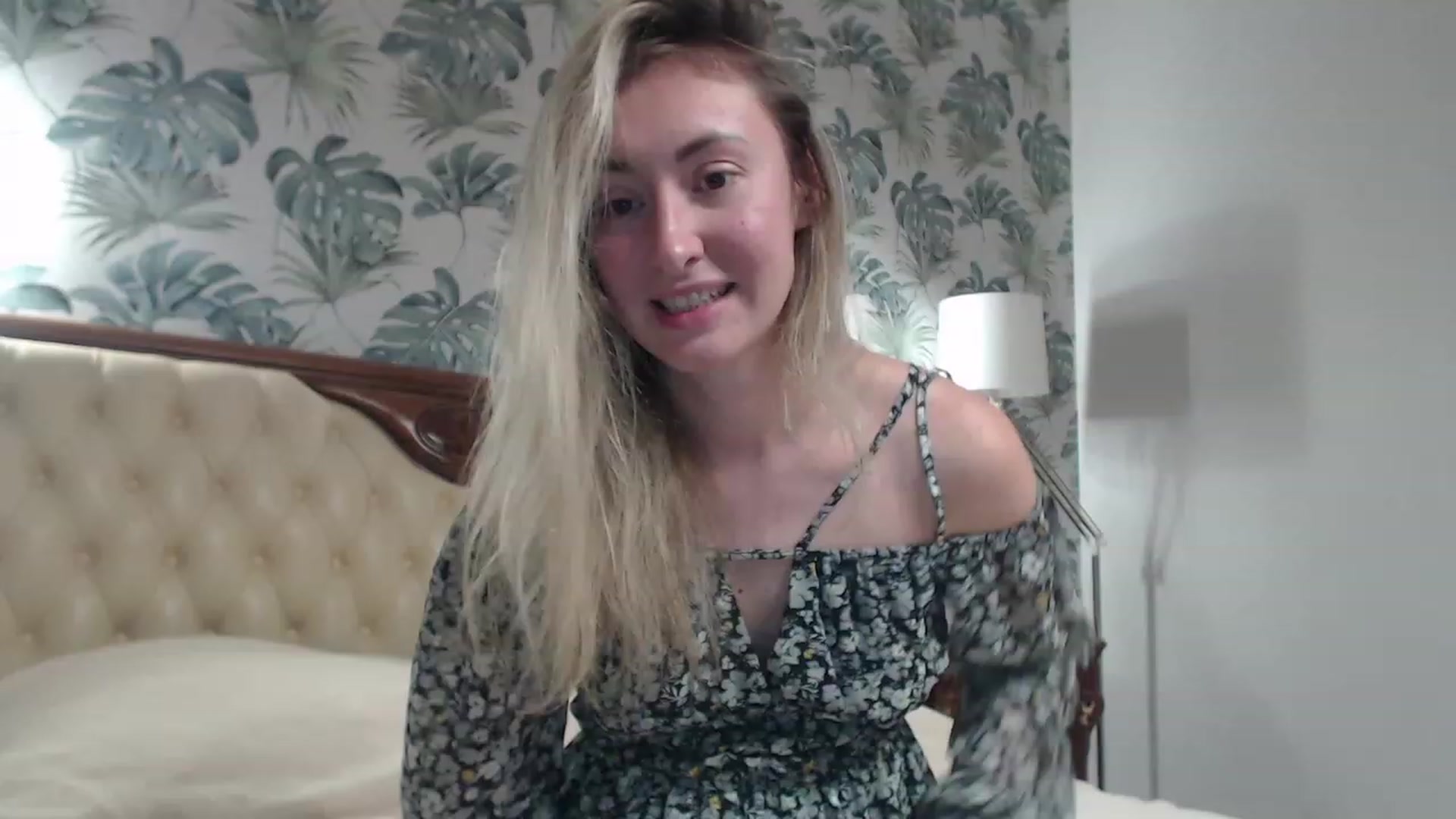 Gallery image thumbnail from Veronica_4u's myfreecams stream on, 09/20/2023, 18:14 image 9 of 20