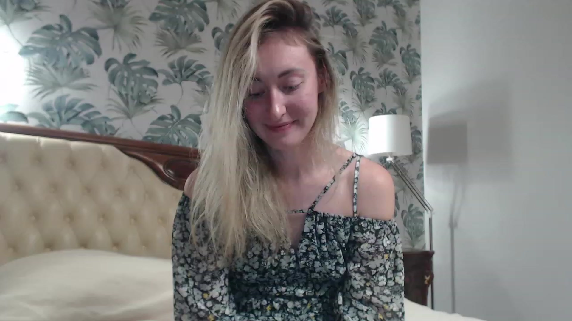 Gallery image thumbnail from Veronica_4u's myfreecams stream on, 09/20/2023, 18:14 image 11 of 20