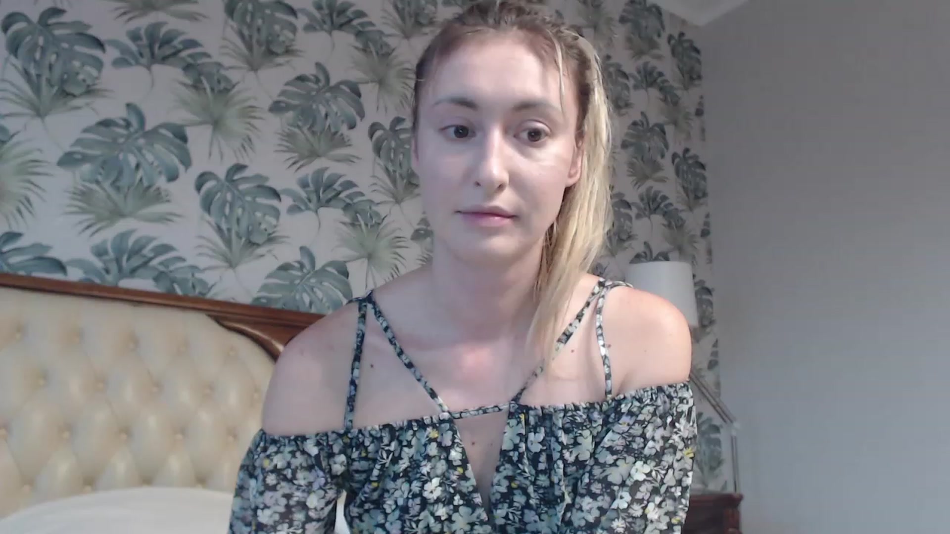 Gallery image thumbnail from Veronica_4u's myfreecams stream on, 09/22/2023, 15:55 image 4 of 20