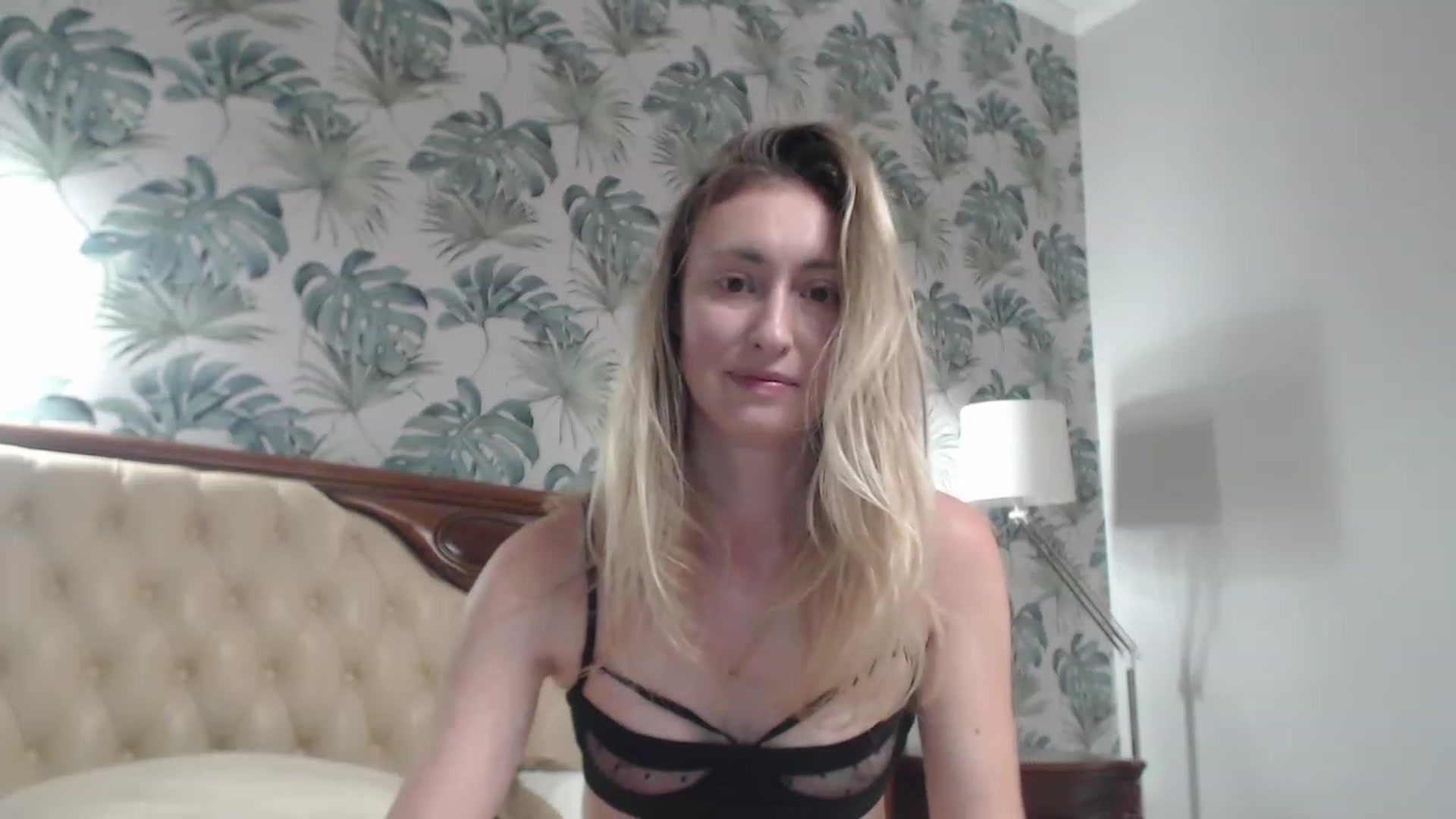 Gallery image thumbnail from Veronica_4u's myfreecams stream on, 09/22/2023, 17:42 image 15 of 20