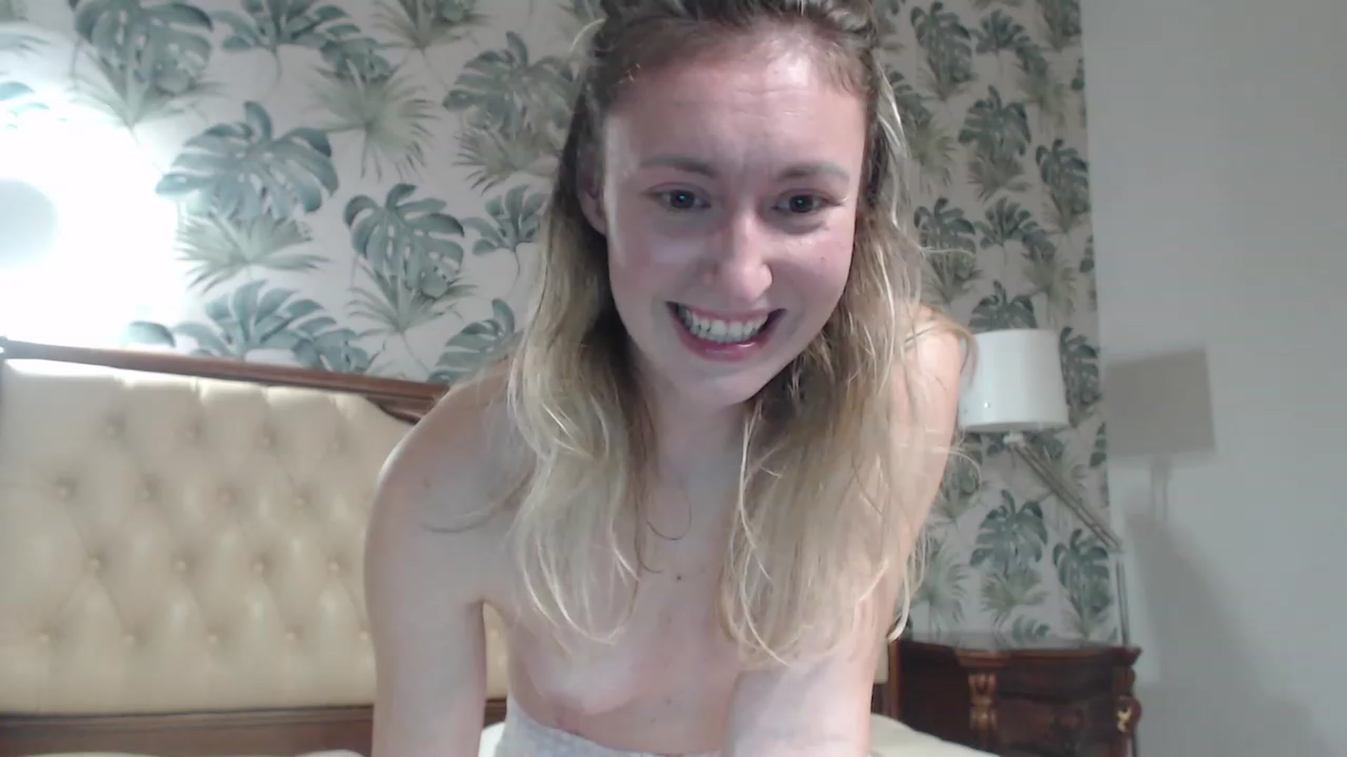 Gallery image thumbnail from Veronica_4u's myfreecams stream on, 10/20/2023, 16:35 image 7 of 20