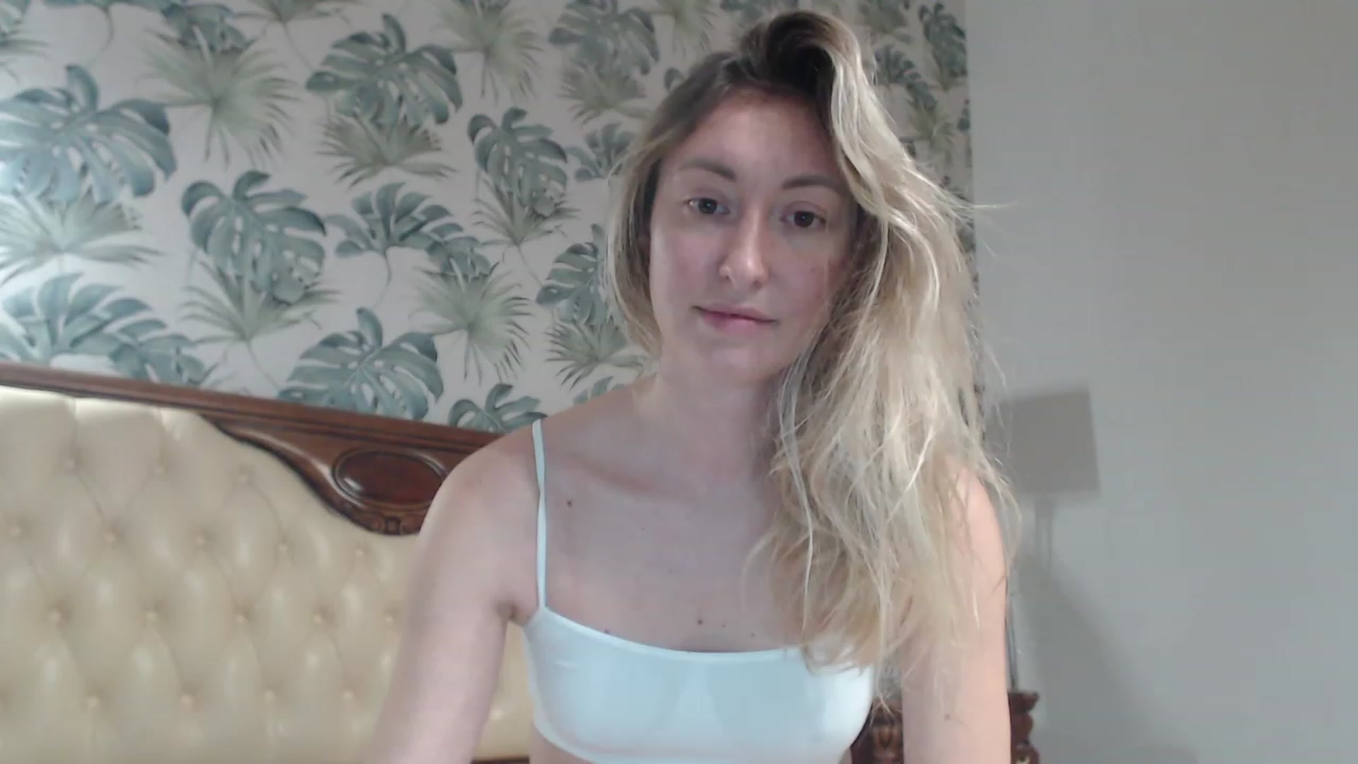 Gallery image thumbnail from Veronica_4u's myfreecams stream on, 10/28/2023, 16:23 image 18 of 20