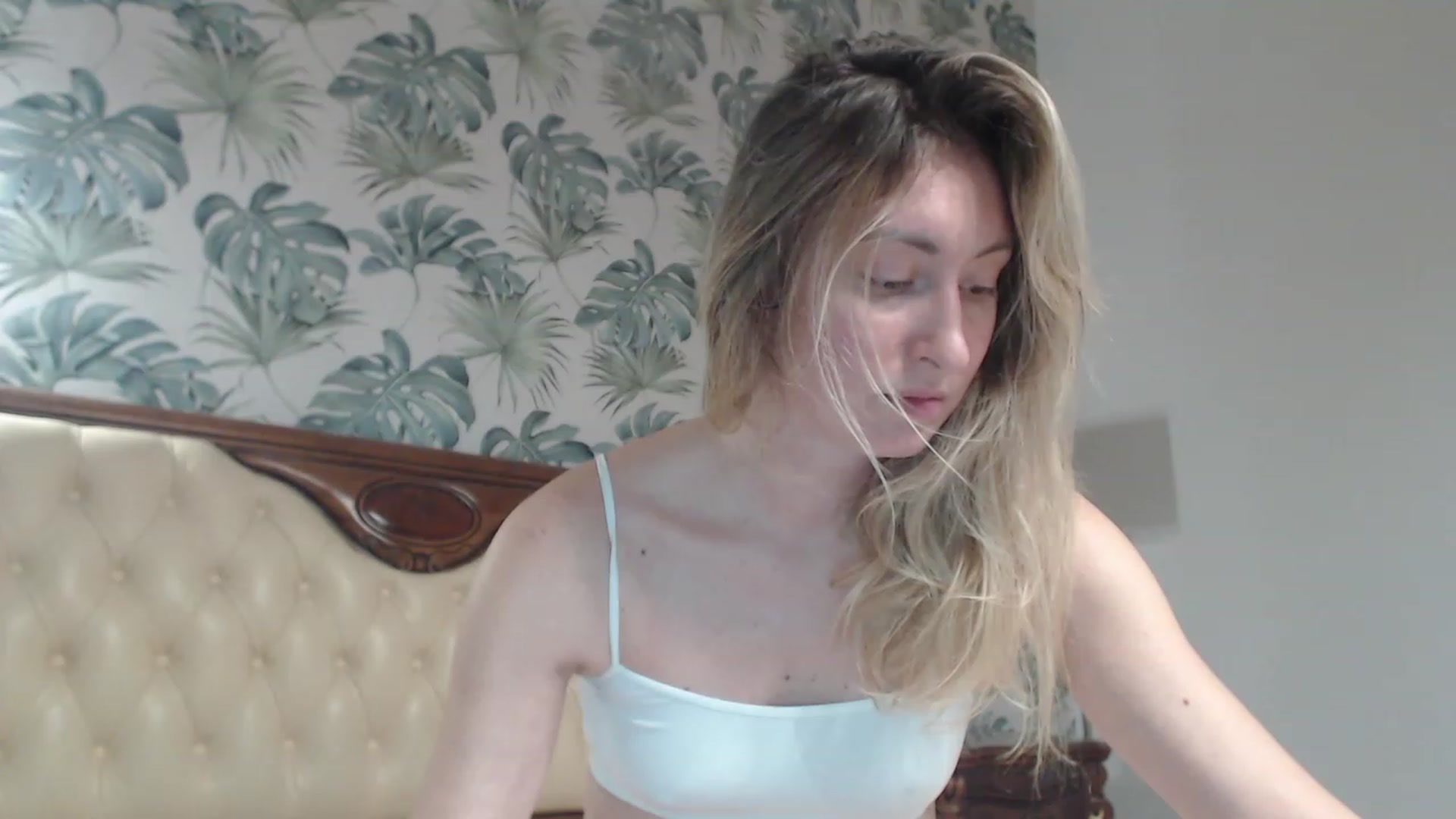 Gallery image thumbnail from Veronica_4u's myfreecams stream on, 10/28/2023, 16:23 image 20 of 20