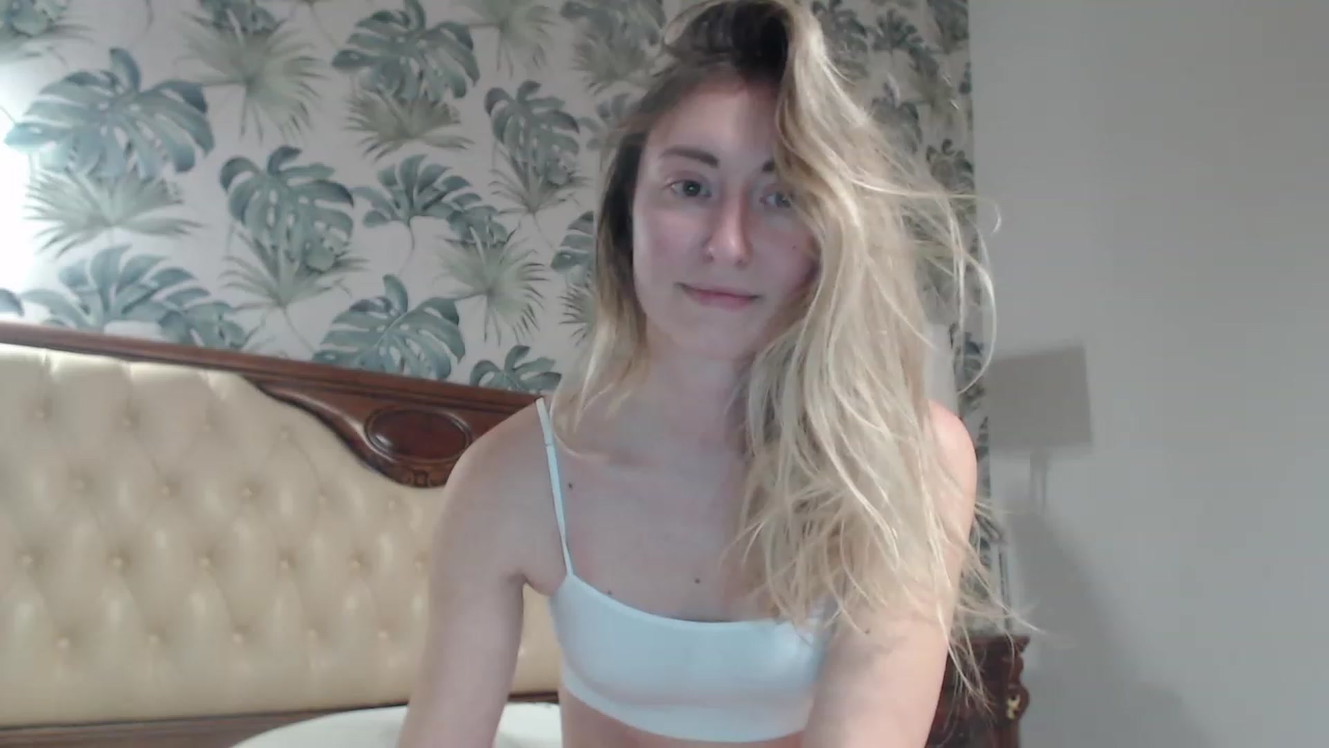 Gallery image thumbnail from Veronica_4u's myfreecams stream on, 10/29/2023, 16:13 image 15 of 20