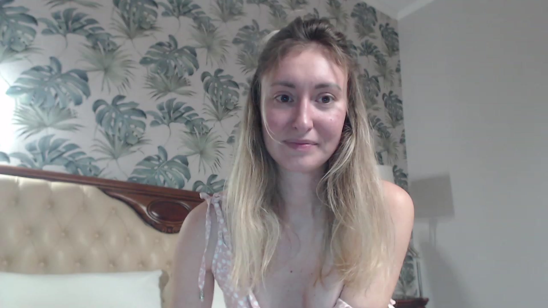 Gallery image thumbnail from Veronica_4u's myfreecams stream on, 11/06/2023, 17:31 image 11 of 20