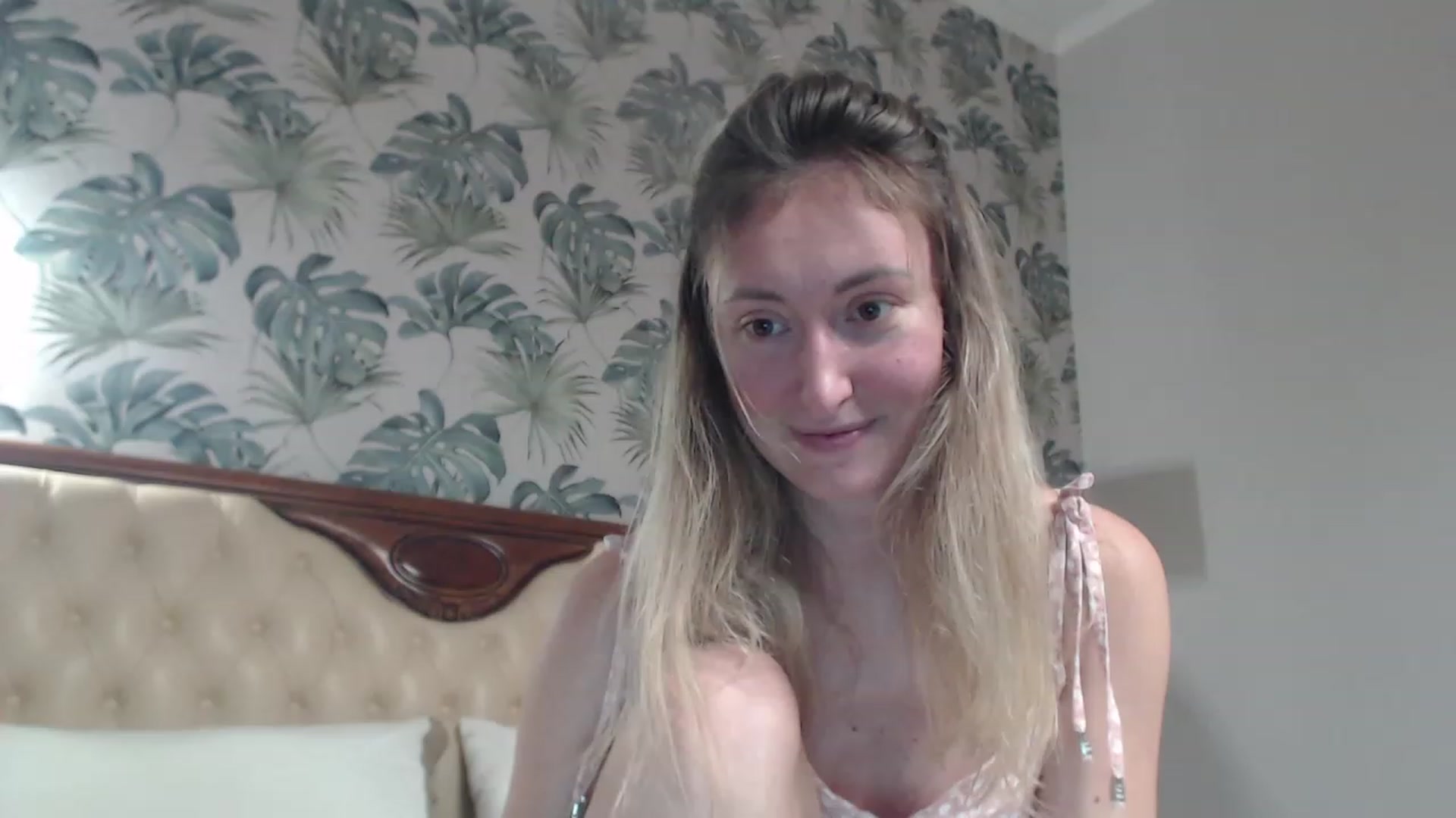 Gallery image thumbnail from Veronica_4u's myfreecams stream on, 11/06/2023, 17:31 image 1 of 20