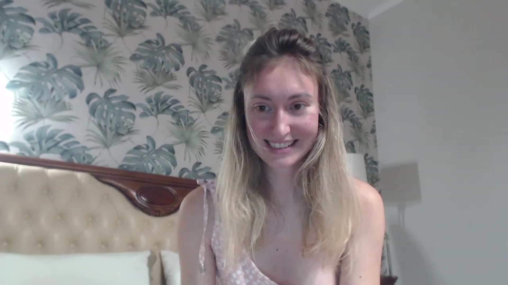 Gallery image thumbnail from Veronica_4u's myfreecams stream on, 11/06/2023, 17:31 image 8 of 20