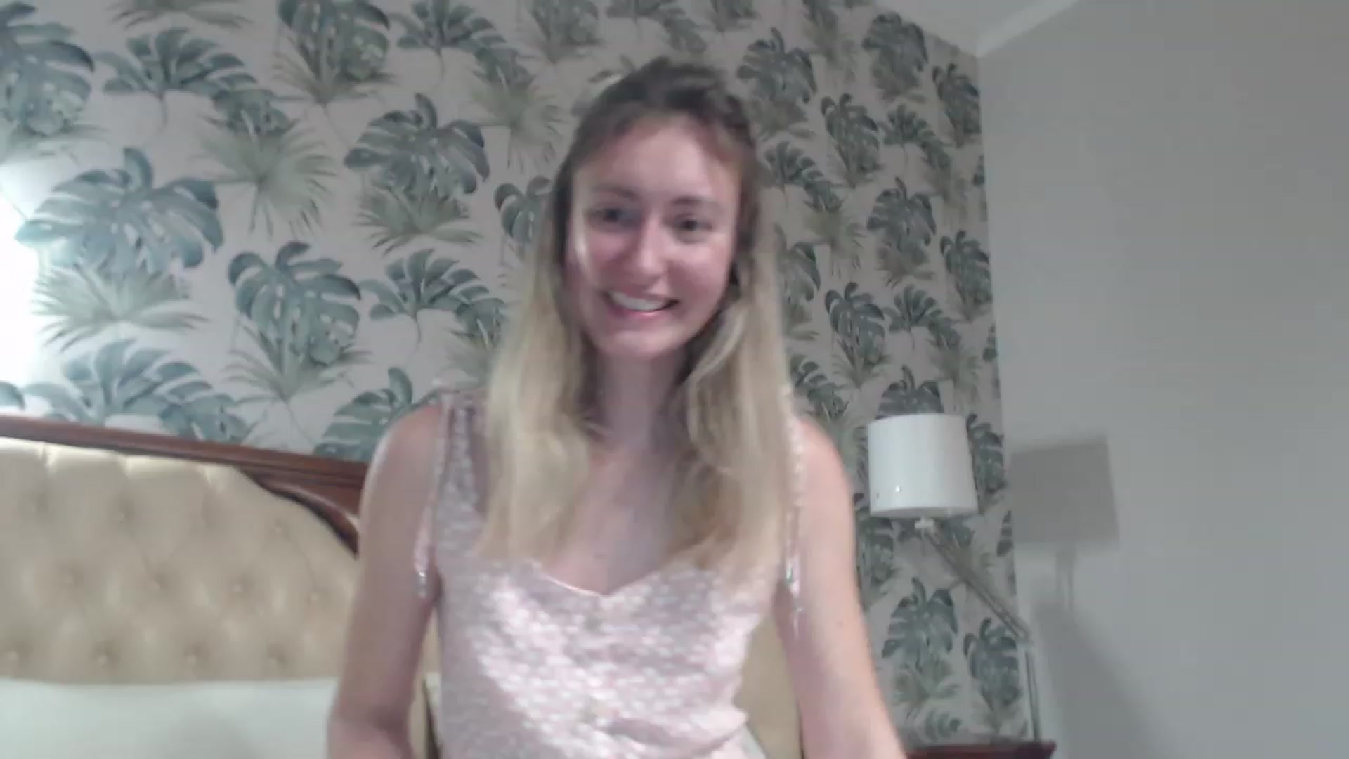 Gallery image thumbnail from Veronica_4u's myfreecams stream on, 11/06/2023, 17:31 image 5 of 20