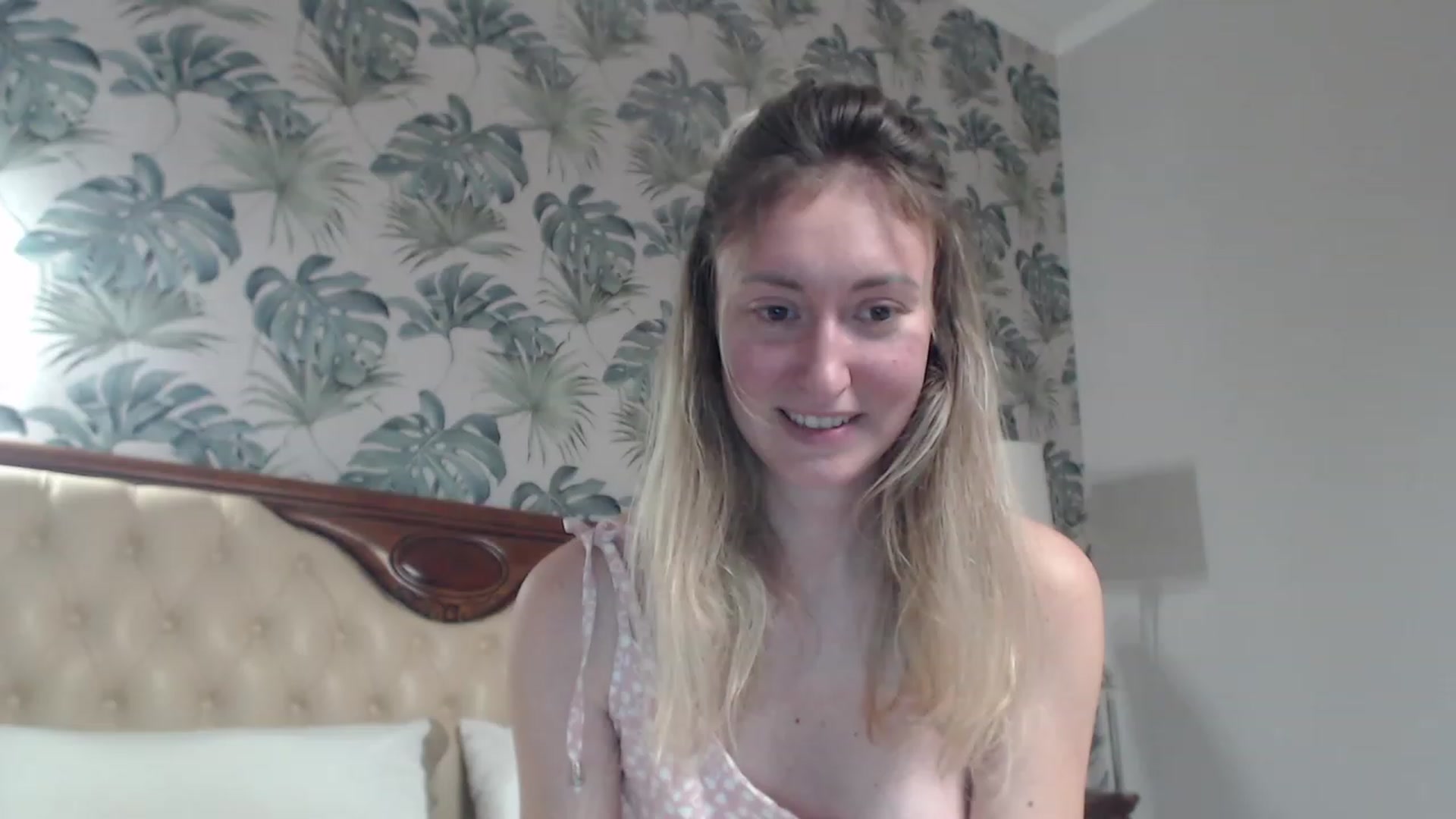Gallery image thumbnail from Veronica_4u's myfreecams stream on, 11/06/2023, 17:31 image 10 of 20