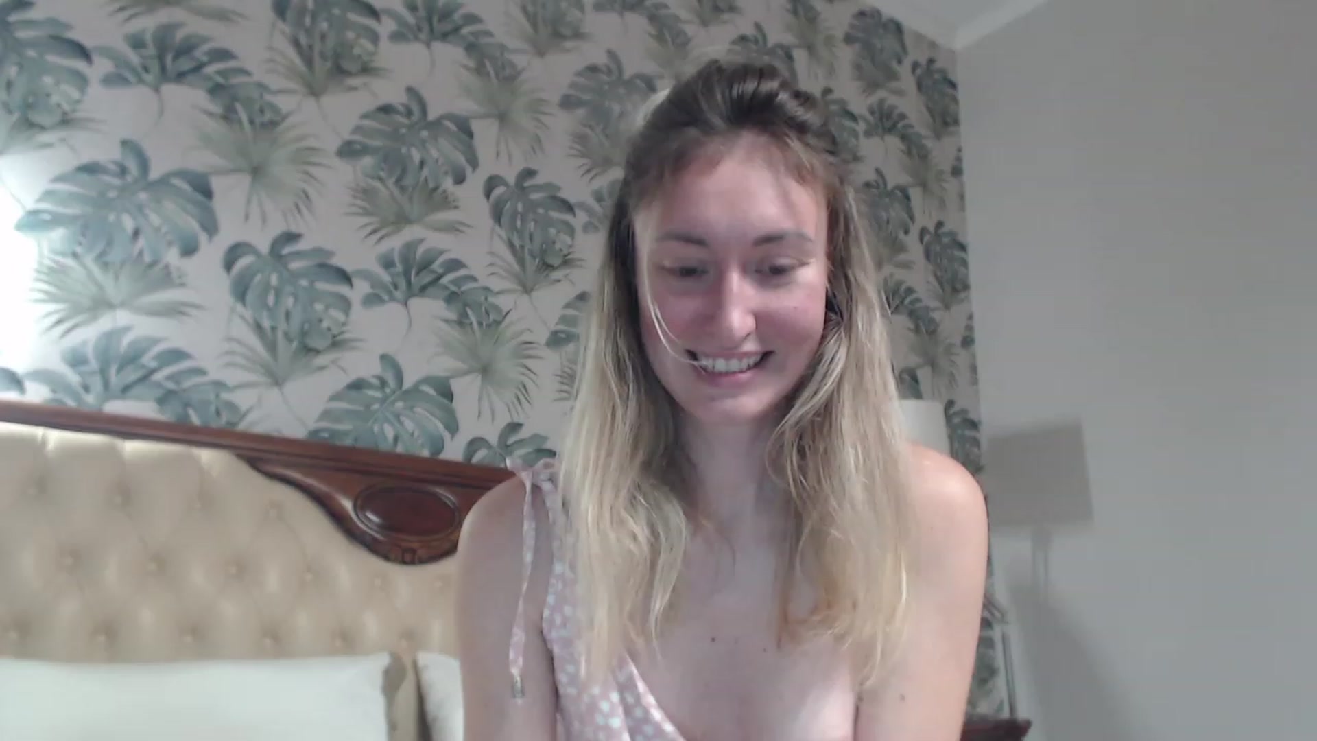 Gallery image thumbnail from Veronica_4u's myfreecams stream on, 11/06/2023, 17:31 image 7 of 20