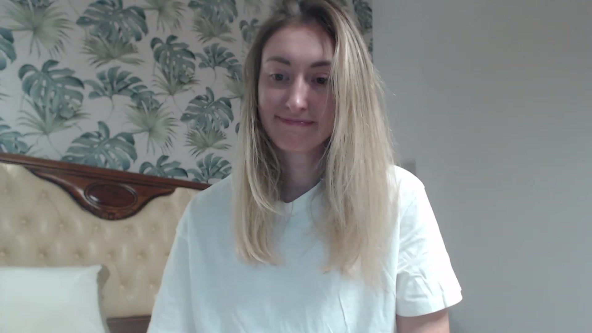 Gallery image thumbnail from Veronica_4u's myfreecams stream on, 11/09/2023, 18:09 image 19 of 20