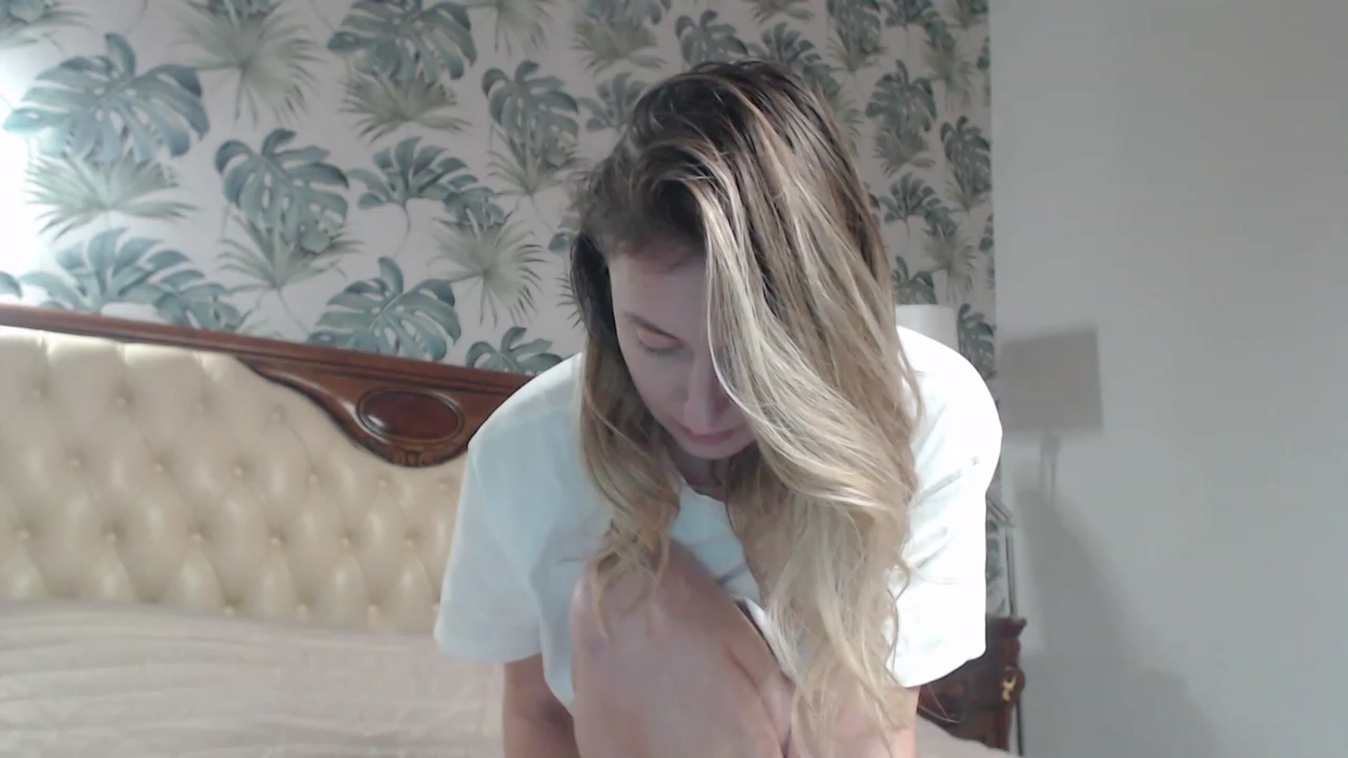 Gallery image thumbnail from Veronica_4u's myfreecams stream on, 11/16/2023, 17:59 image 17 of 20