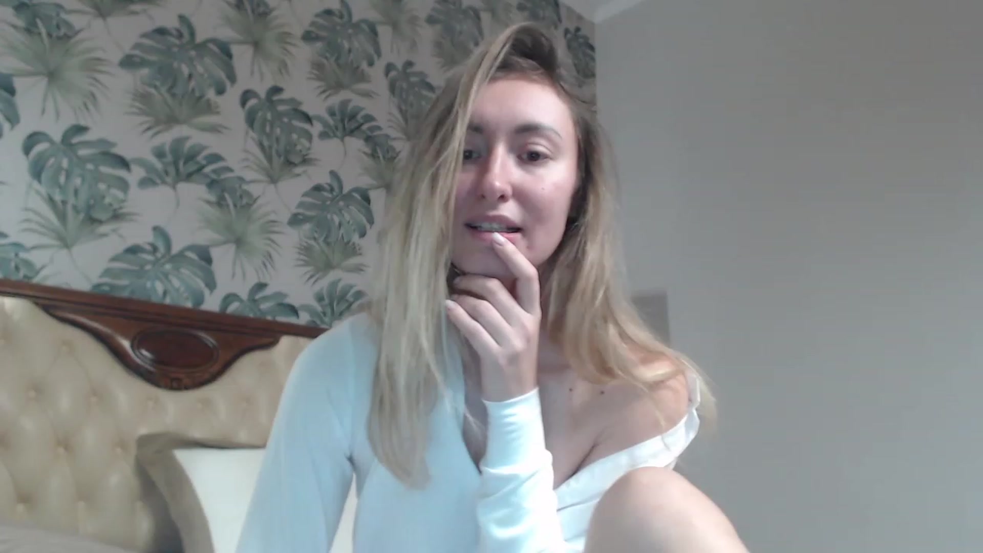 Gallery image thumbnail from Veronica_4u's myfreecams stream on, 12/03/2023, 15:46 image 9 of 20
