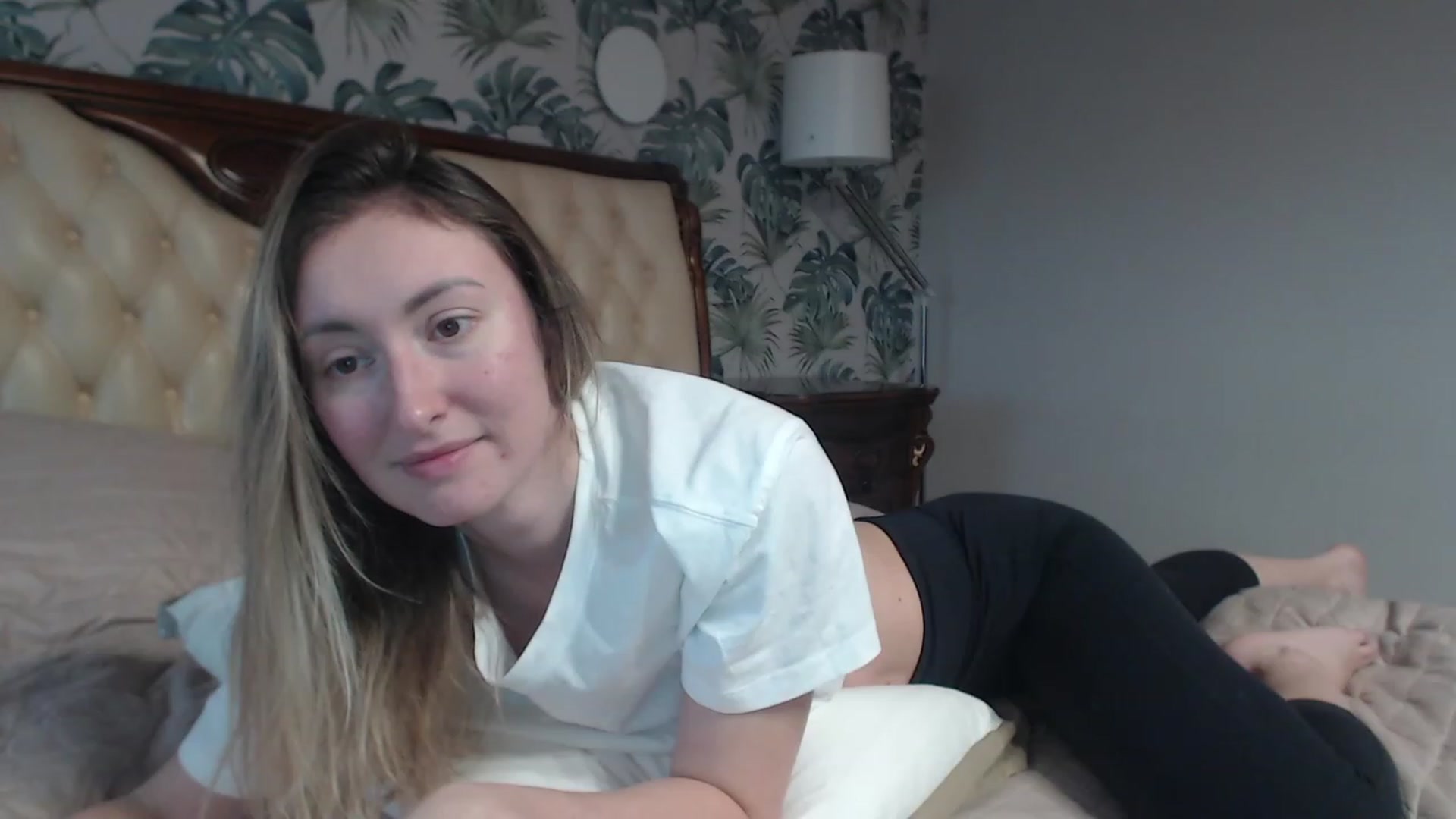 Gallery image thumbnail from Veronica_4u's myfreecams stream on, 12/04/2023, 07:46 image 7 of 20