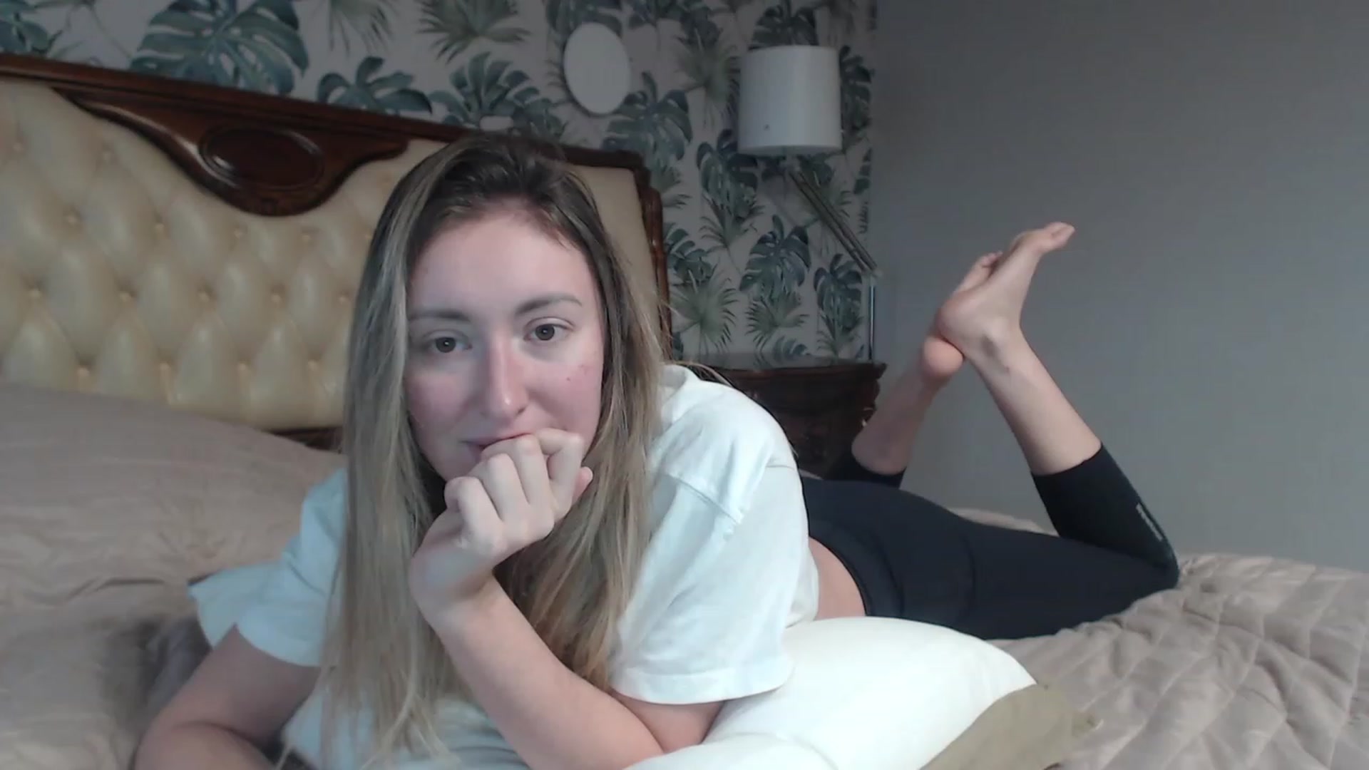 Gallery image thumbnail from Veronica_4u's myfreecams stream on, 12/04/2023, 07:46 image 1 of 20