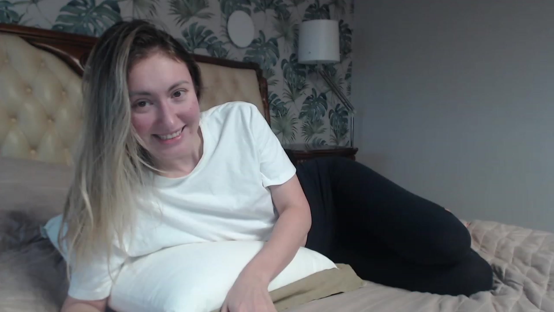 Gallery image thumbnail from Veronica_4u's myfreecams stream on, 12/04/2023, 07:46 image 3 of 20