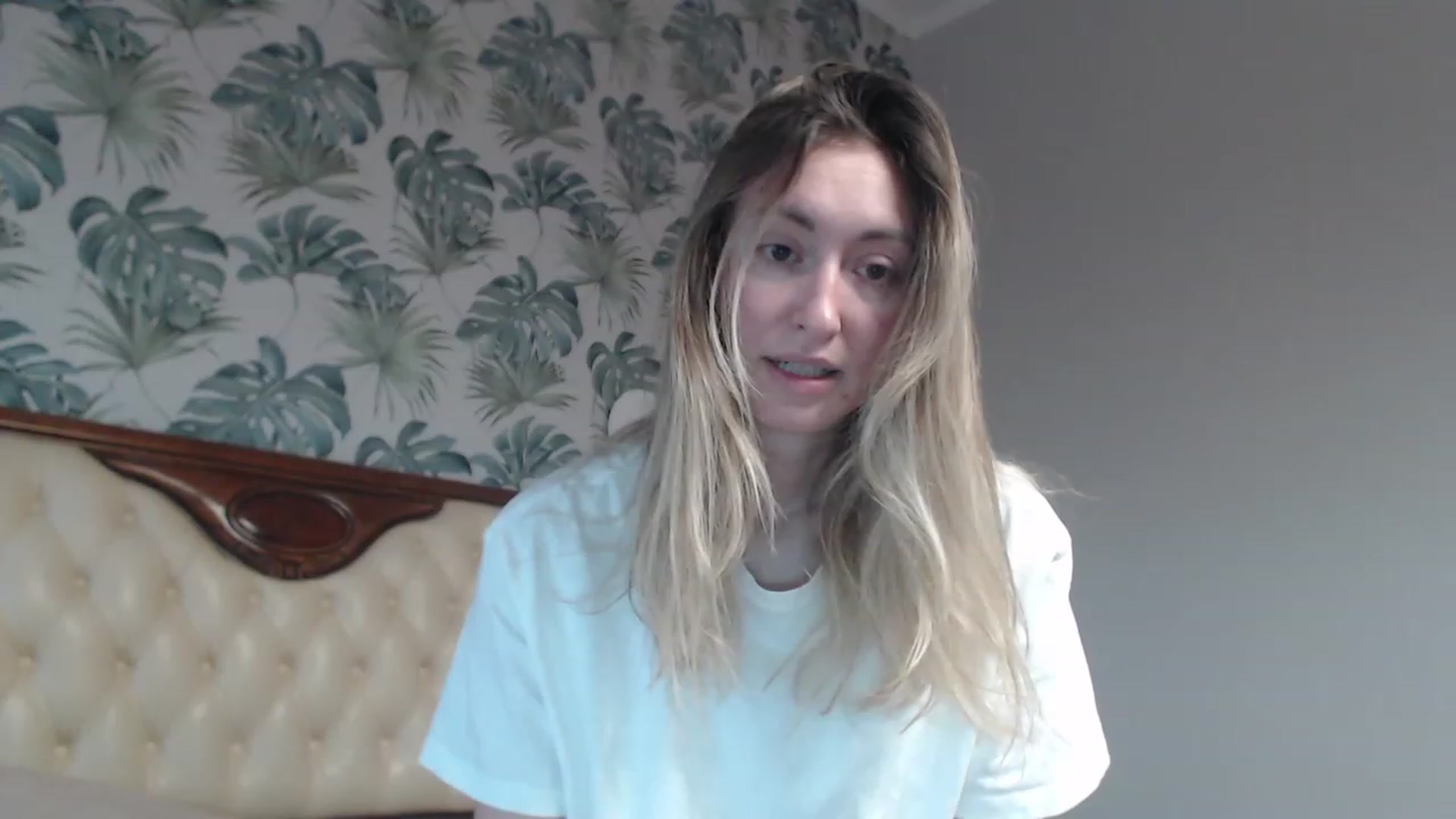 Gallery image thumbnail from Veronica_4u's myfreecams stream on, 12/04/2023, 07:46 image 10 of 20