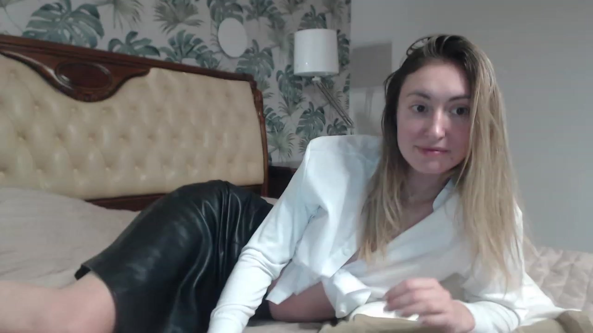 Gallery image thumbnail from Veronica_4u's myfreecams stream on, 12/04/2023, 17:35 image 8 of 20