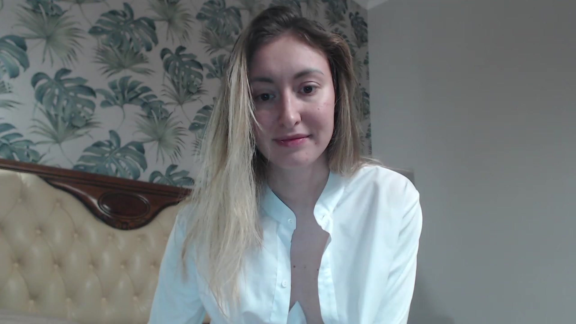Gallery image thumbnail from Veronica_4u's myfreecams stream on, 12/04/2023, 17:35 image 18 of 20