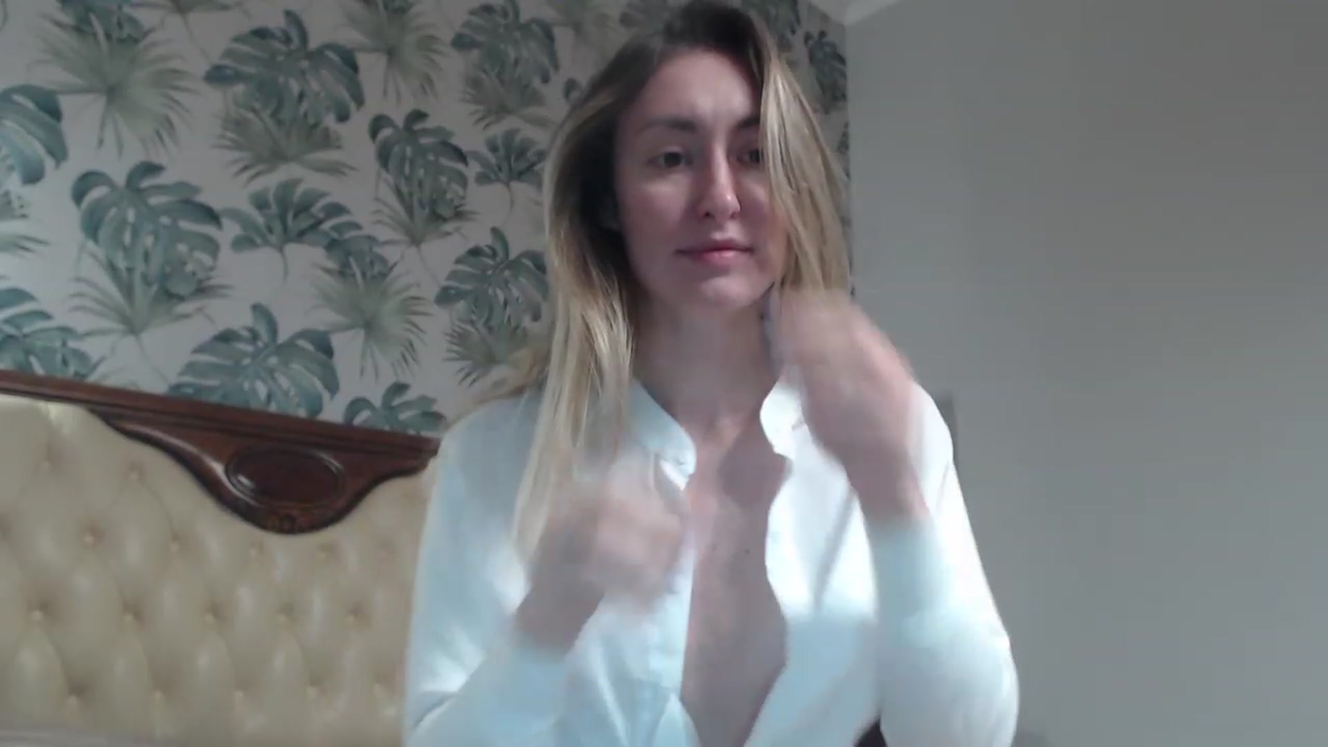 Gallery image thumbnail from Veronica_4u's myfreecams stream on, 12/04/2023, 17:35 image 17 of 20