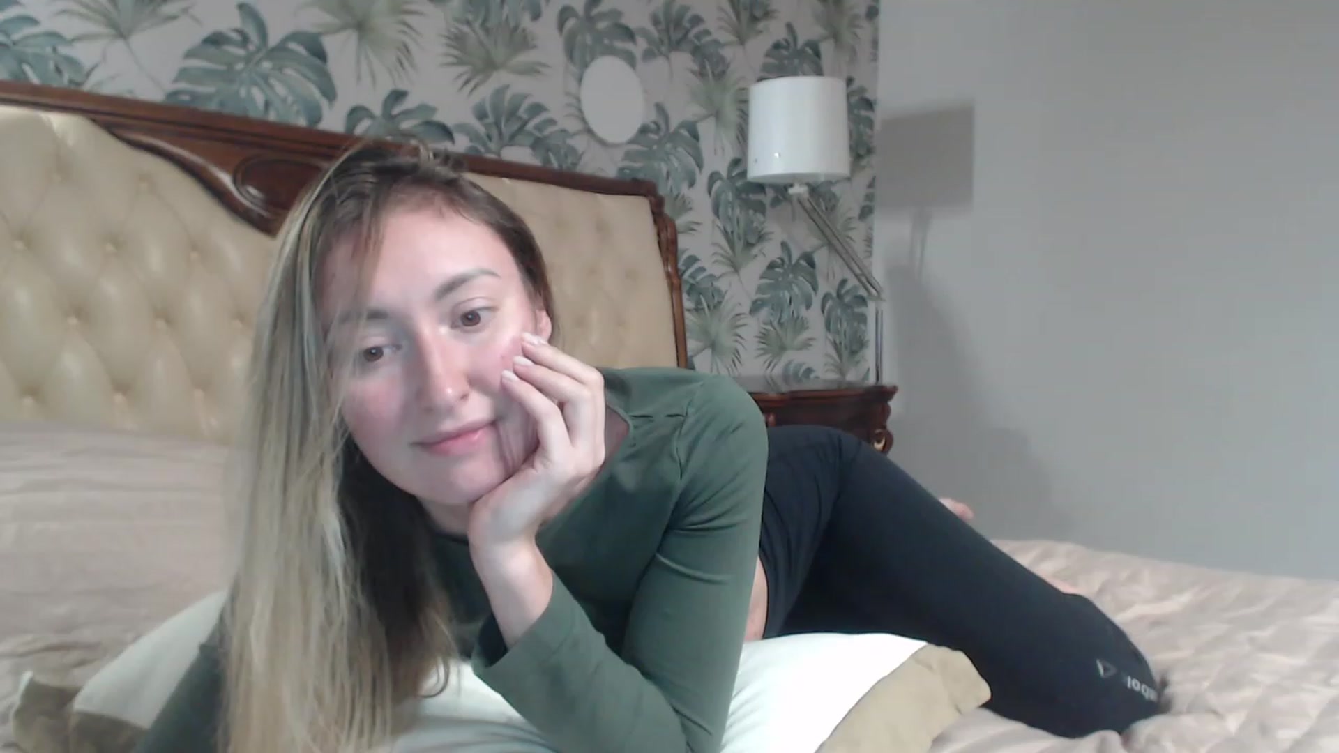 Gallery image thumbnail from Veronica_4u's myfreecams stream on, 12/06/2023, 18:40 image 8 of 20
