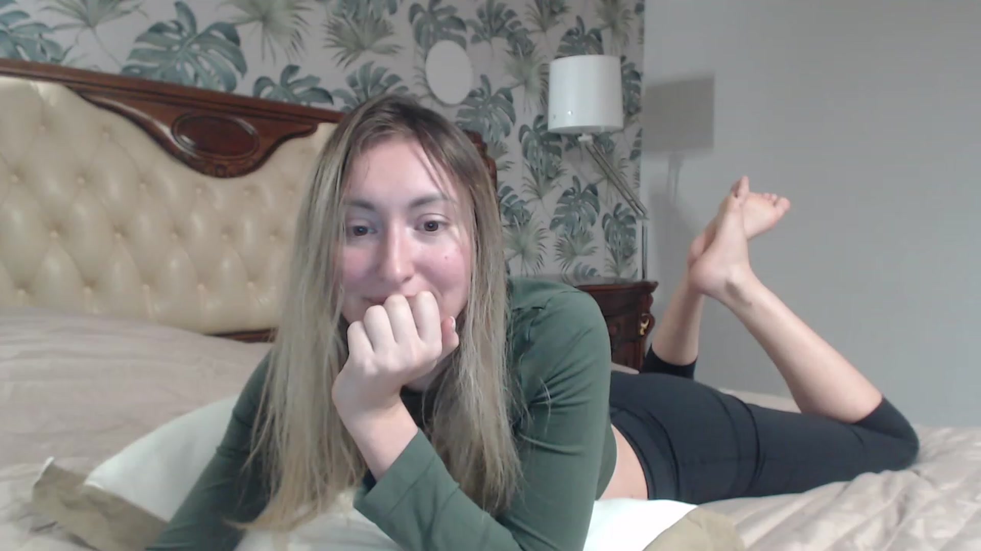 Gallery image thumbnail from Veronica_4u's myfreecams stream on, 12/06/2023, 18:40 image 7 of 20