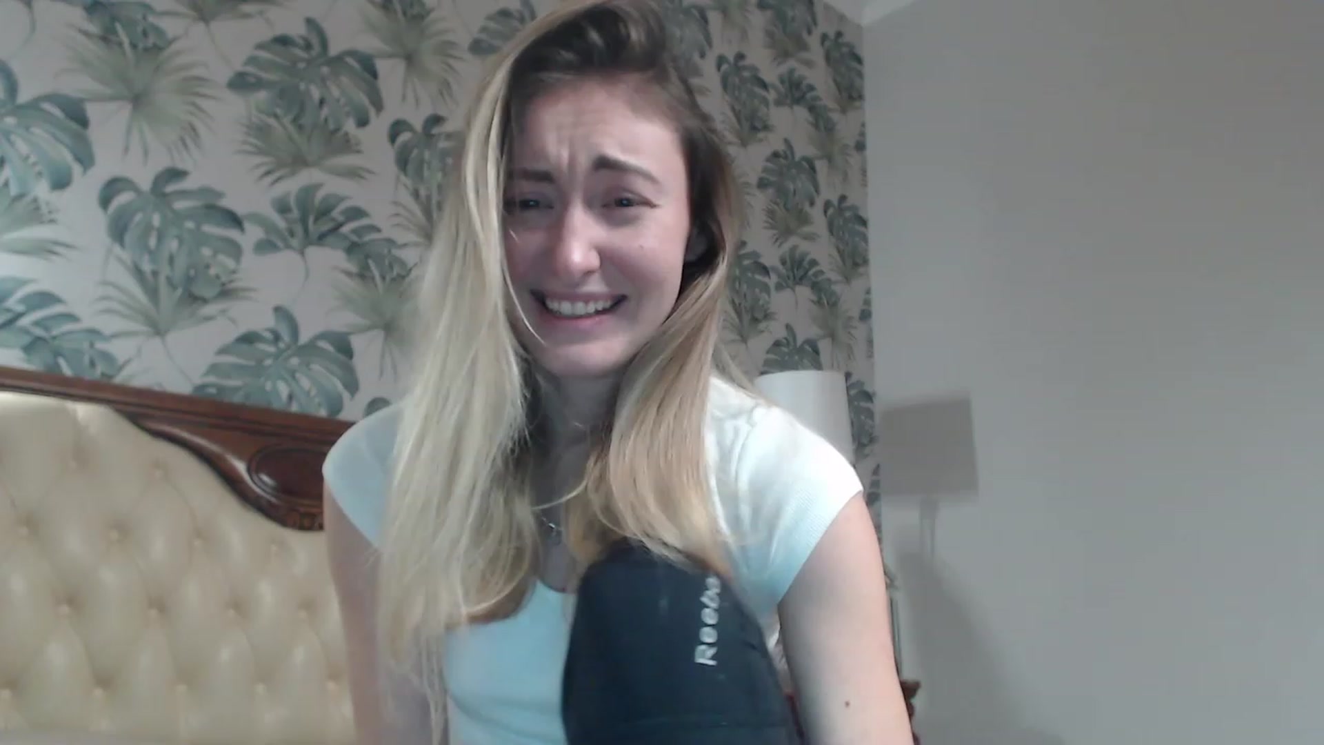 Gallery image thumbnail from Veronica_4u's myfreecams stream on, 12/10/2023, 17:15 image 12 of 20