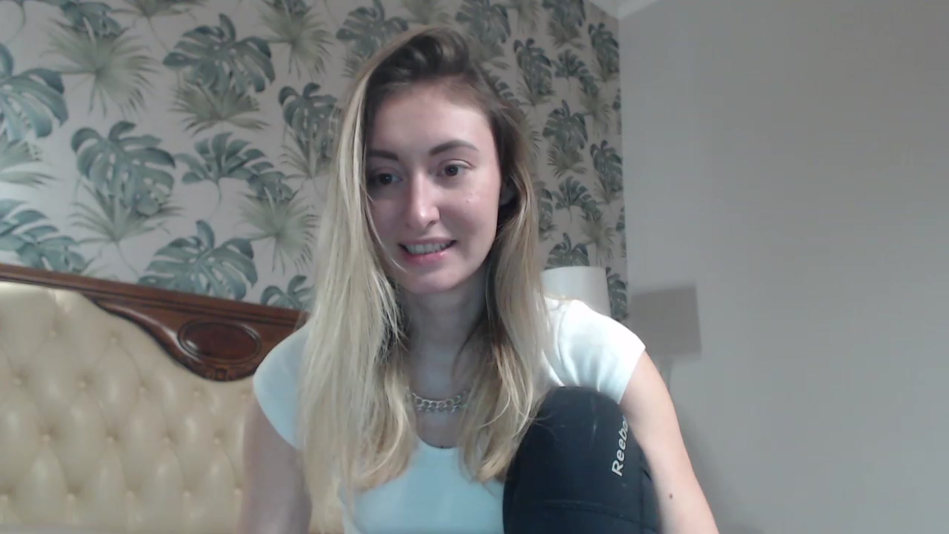 Gallery image thumbnail from Veronica_4u's myfreecams stream on, 12/10/2023, 17:15 image 13 of 20