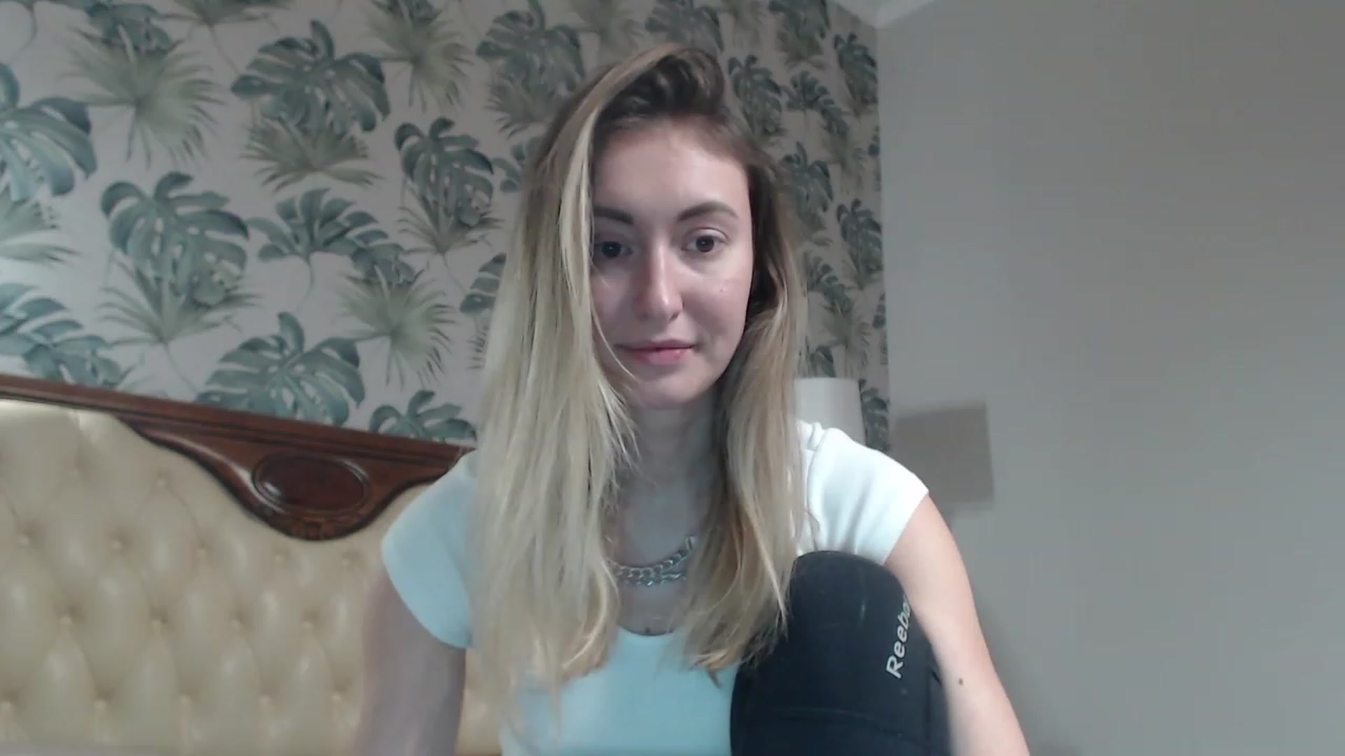 Gallery image thumbnail from Veronica_4u's myfreecams stream on, 12/10/2023, 17:15 image 14 of 20