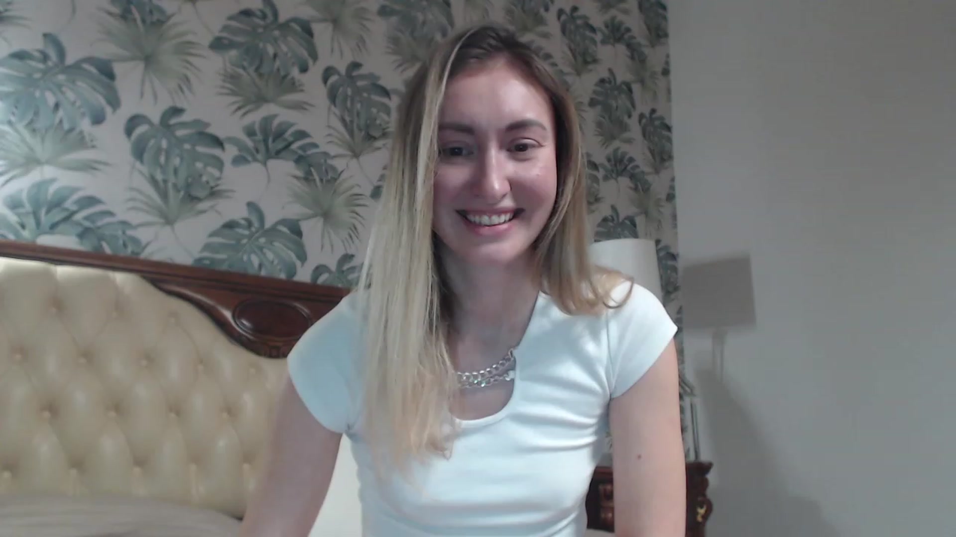 Gallery image thumbnail from Veronica_4u's myfreecams stream on, 12/10/2023, 18:35 image 17 of 20