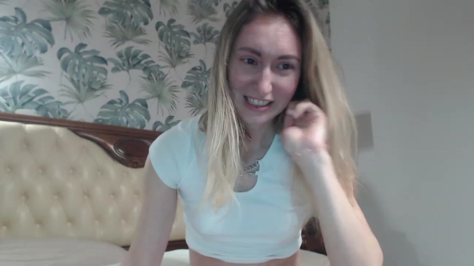 Gallery image thumbnail from Veronica_4u's myfreecams stream on, 12/10/2023, 18:35 image 4 of 20