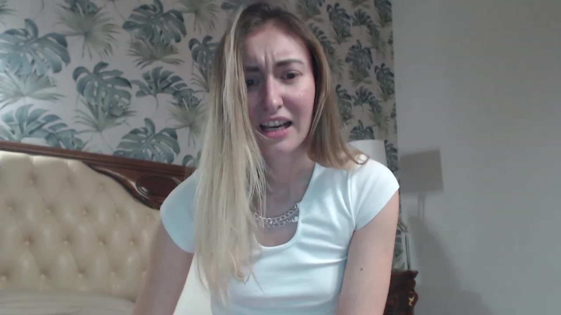 Gallery image thumbnail from Veronica_4u's myfreecams stream on, 12/10/2023, 18:35 image 16 of 20
