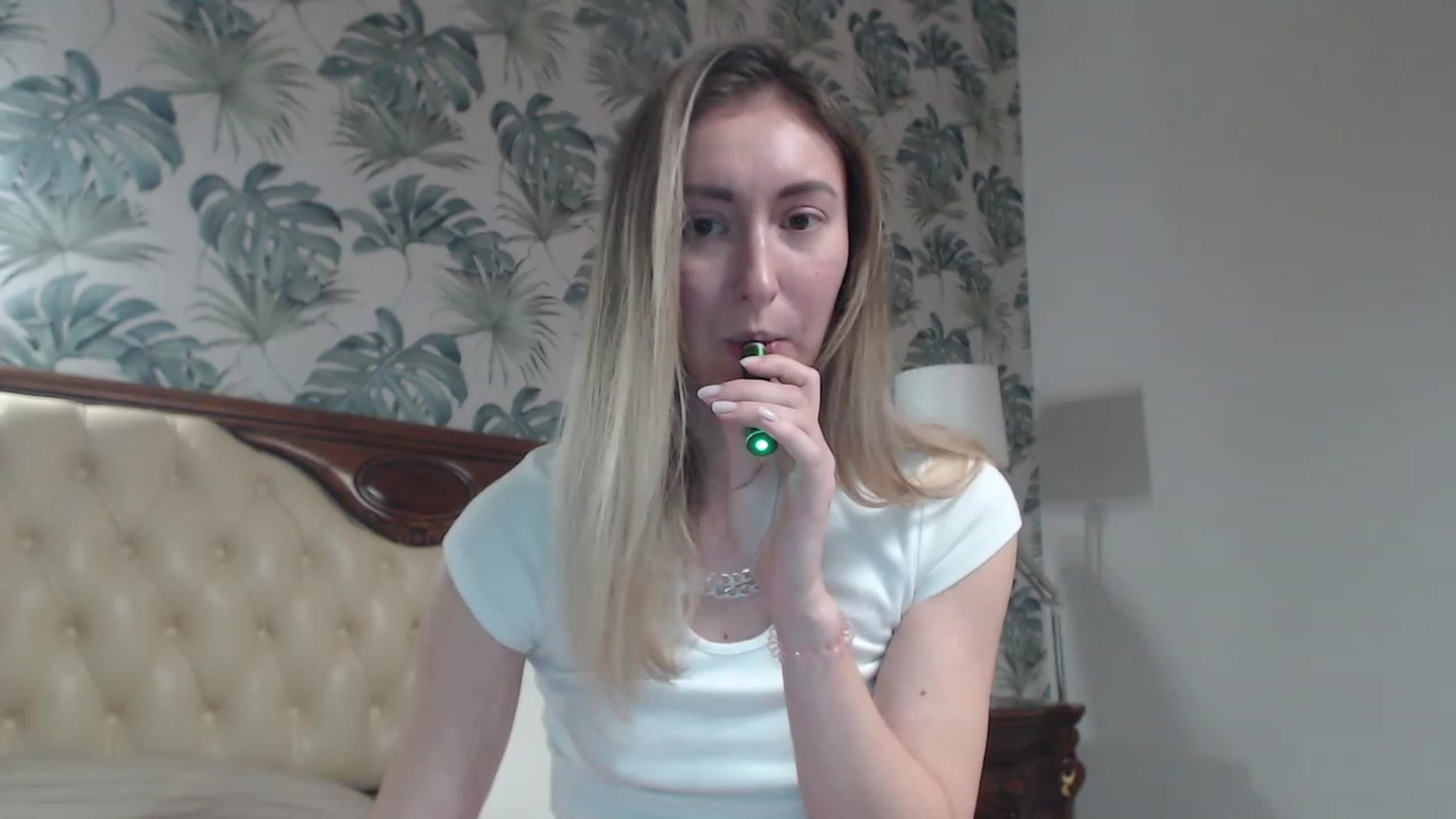 Gallery image thumbnail from Veronica_4u's myfreecams stream on, 12/10/2023, 18:35 image 18 of 20