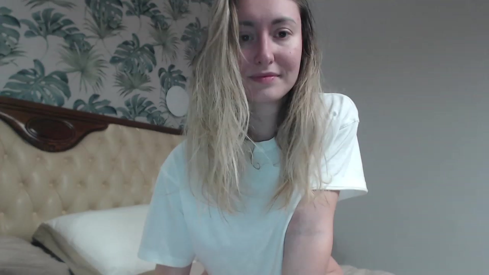 Gallery image thumbnail from Veronica_4u's myfreecams stream on, 12/16/2023, 16:39 image 18 of 20