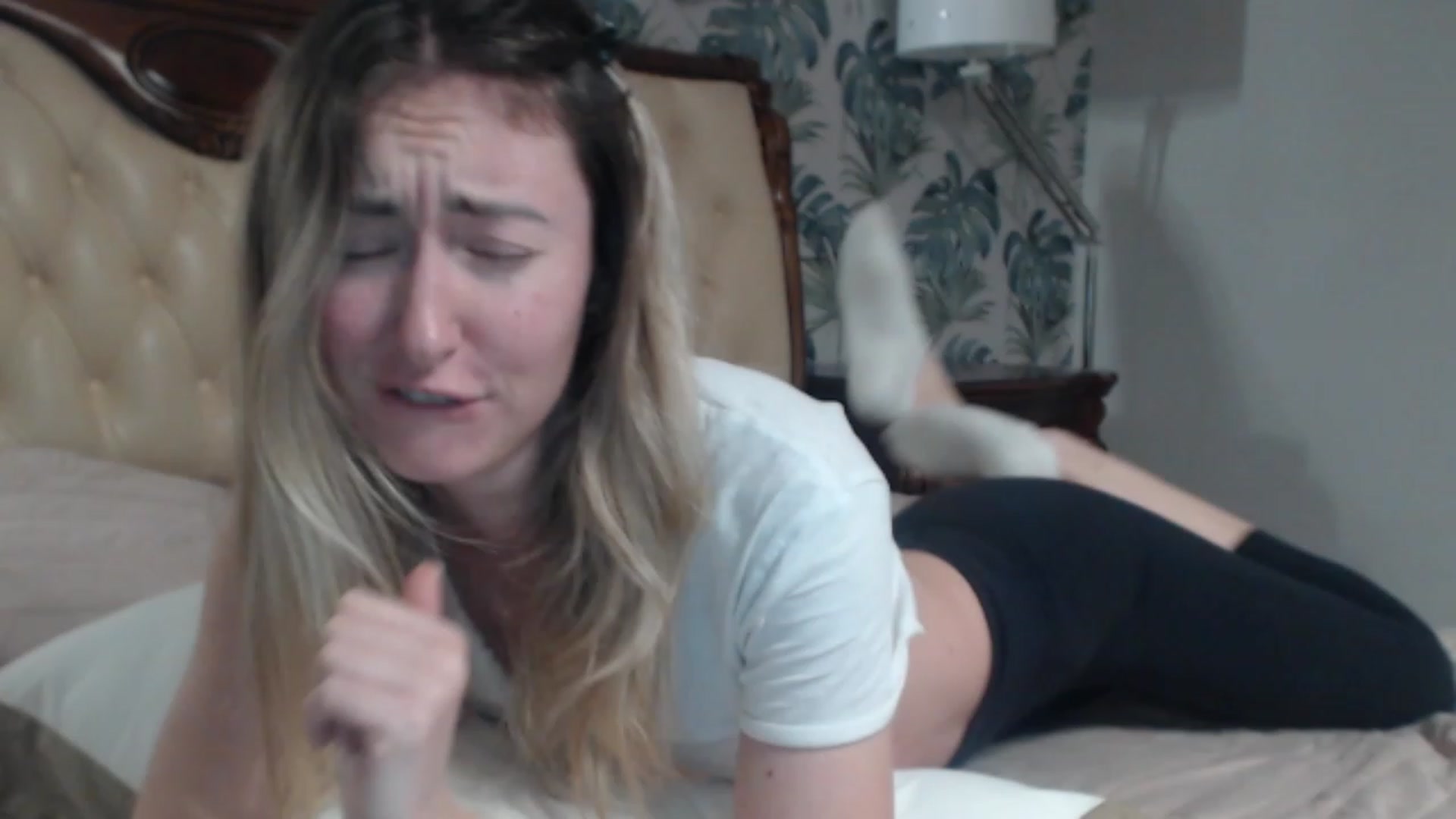Gallery image thumbnail from Veronica_4u's myfreecams stream on, 12/29/2023, 17:17 image 12 of 20