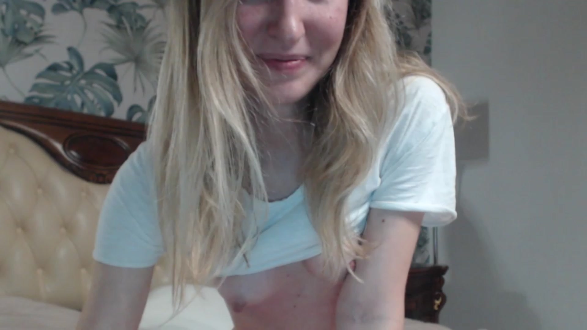 Gallery image thumbnail from Veronica_4u's myfreecams stream on, 12/29/2023, 17:17 image 14 of 20