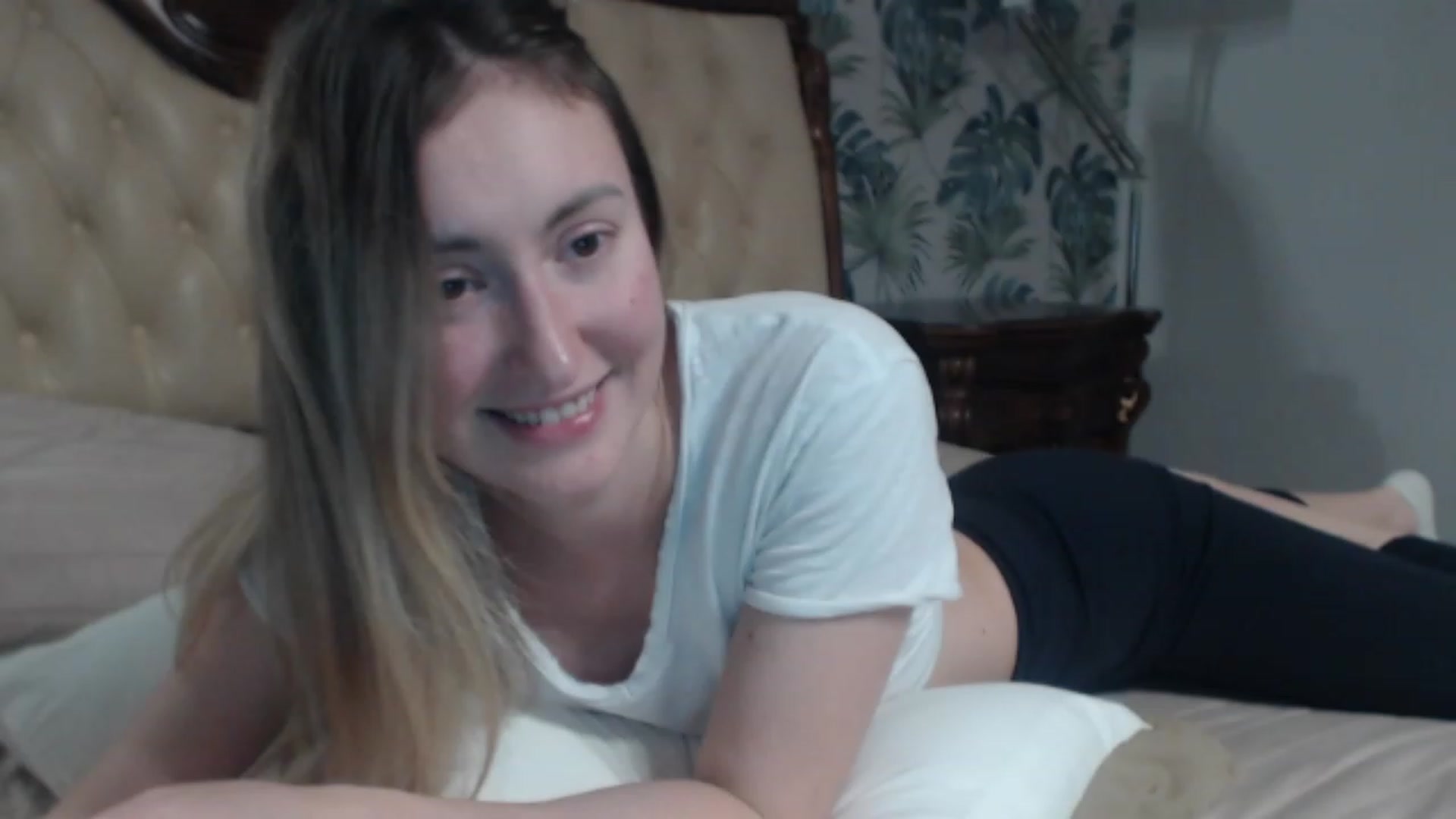 Gallery image thumbnail from Veronica_4u's myfreecams stream on, 12/30/2023, 17:52 image 12 of 20