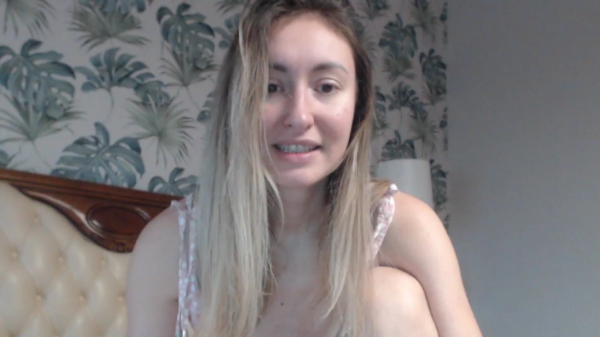 Gallery image thumbnail from Veronica_4u's myfreecams stream on, 01/05/2024, 07:56 image 4 of 20